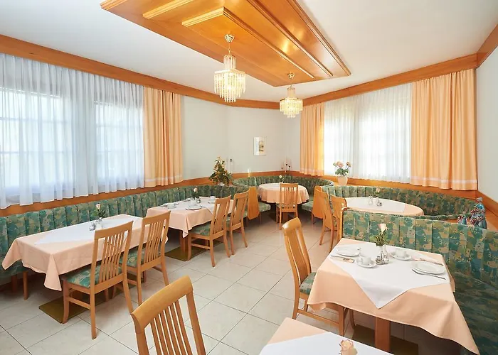 斯普林佐膳食公寓酒店 招待所 3*